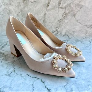 Betsey Johnson Lilly Embellished Satin Pumps. Blush/Nude/Beige. Size 6.5.